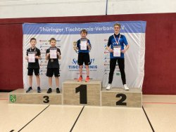 Tristan Tautorat (M.) und Lucas Fröhlich (r.) gewinnen Gold und Silber bei den Jungen 13!